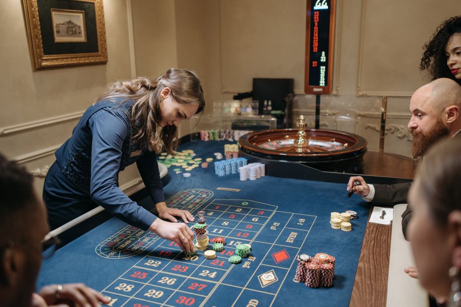 The Real Difference Between Slots, Poker, and Sports Betting