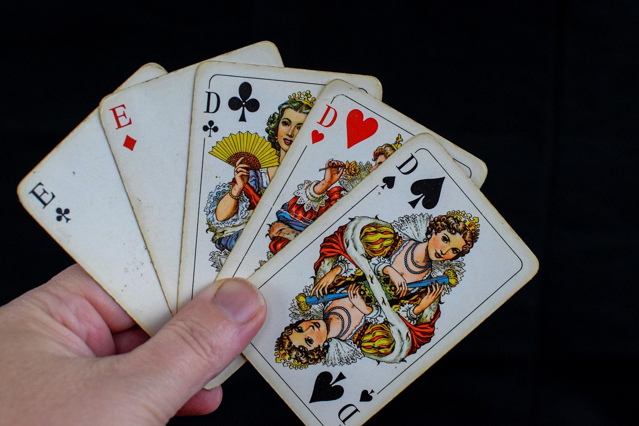 Slots, Poker, and the Real Math Behind iGaming Wins