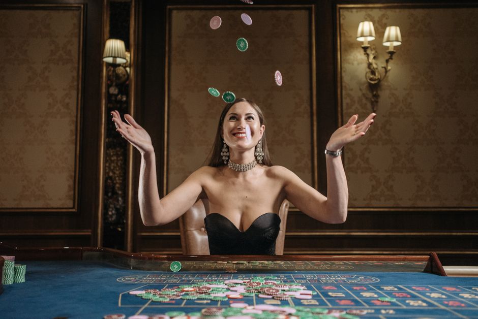 The Thinking Player's Guide to iGaming: Slots, Poker, and Sports Betting