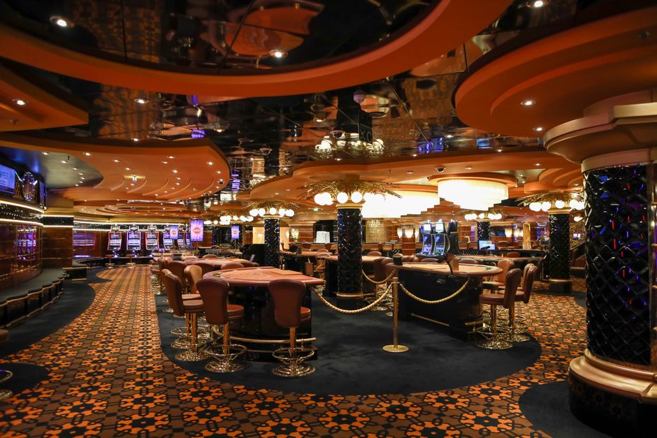 The Real Math Behind Slots, Poker and Sports Betting Odds