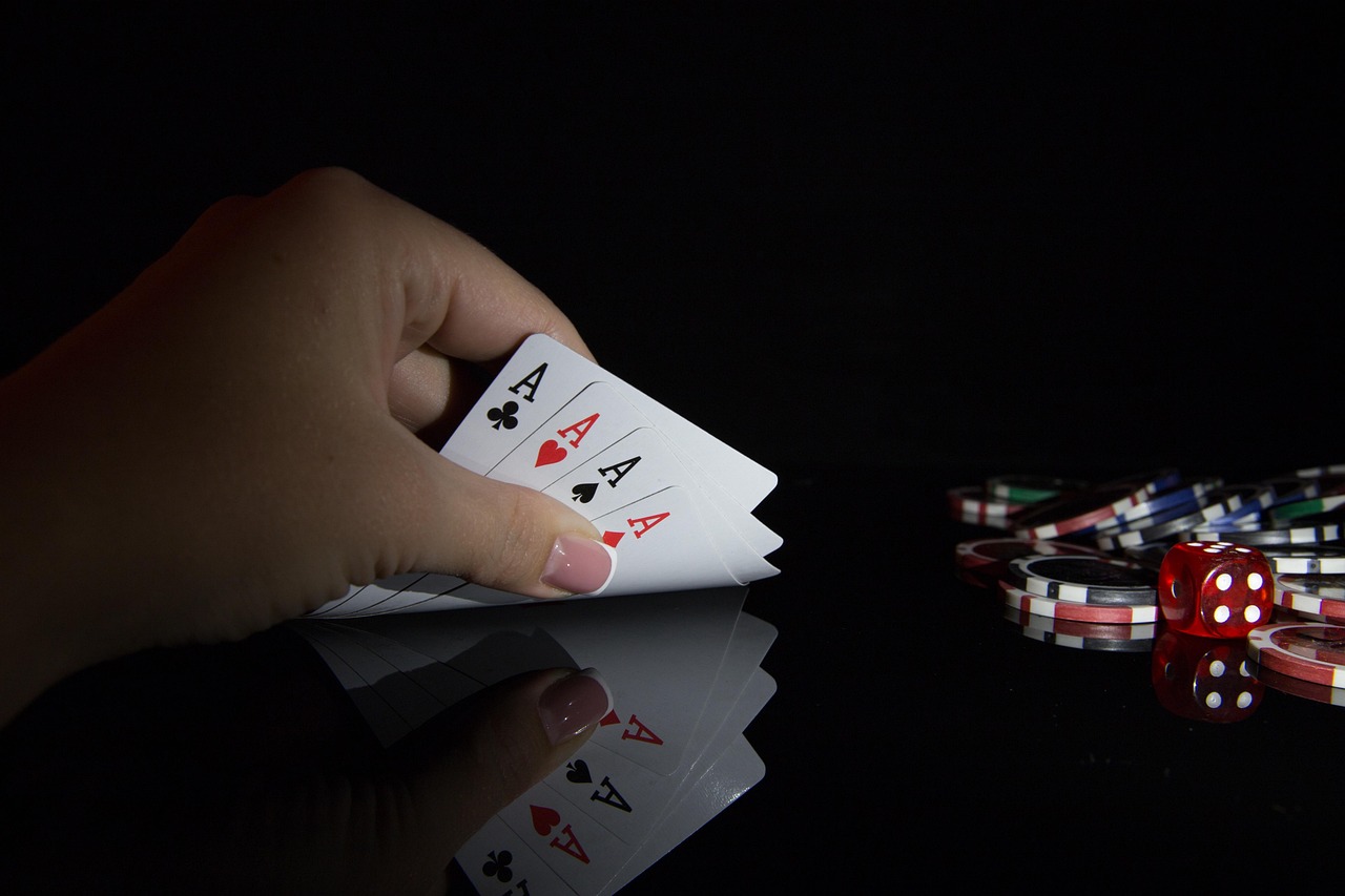 Poker Tells, Slot Myths, and the Real Math of iGaming